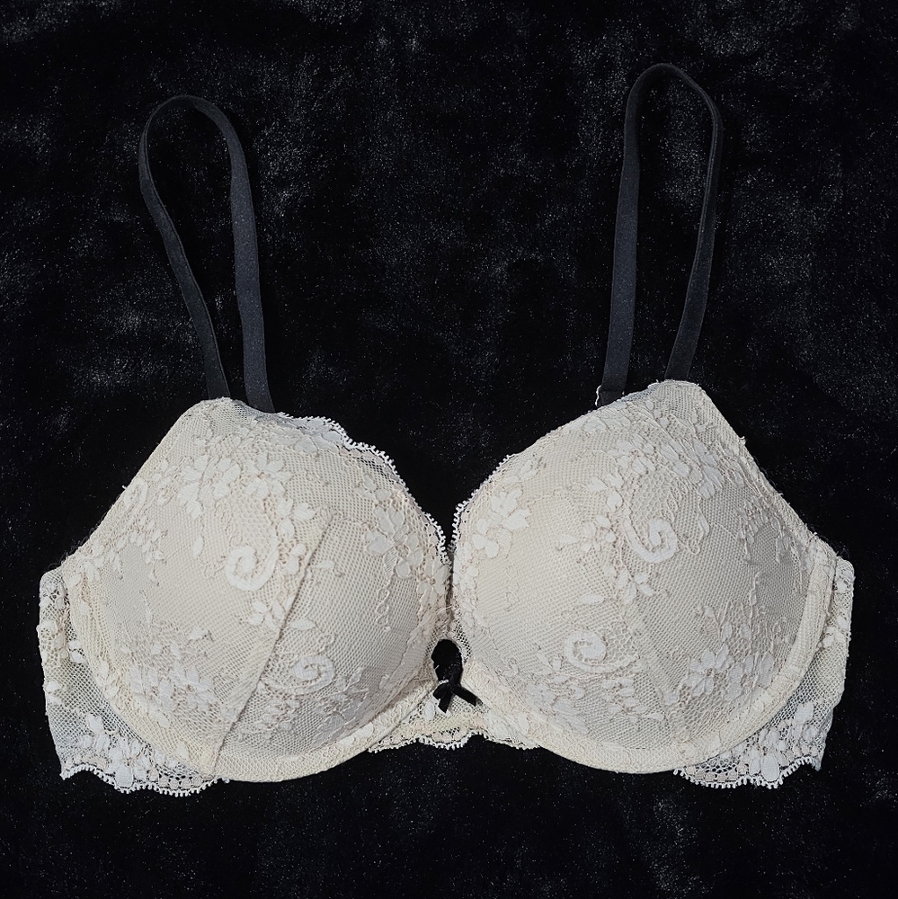 Victoria's Secret Cream Lace Bra